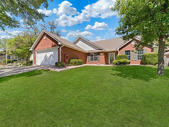 3rd image of 664 Oak Valley Dr