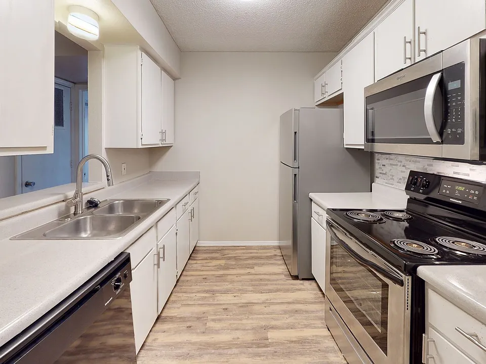 12th and Renaissance Apartments - $200 Off Move-In Costs!