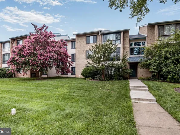 10223 Valentino Dr APT 7313, Oakton, VA 22124