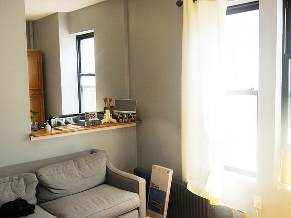4th image of 842 Franklin Ave APT 3R