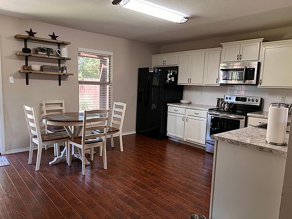 5th image of 2624 Pecan Dr