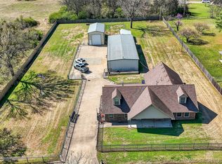 313 N 6th St, Chouteau, OK 74337