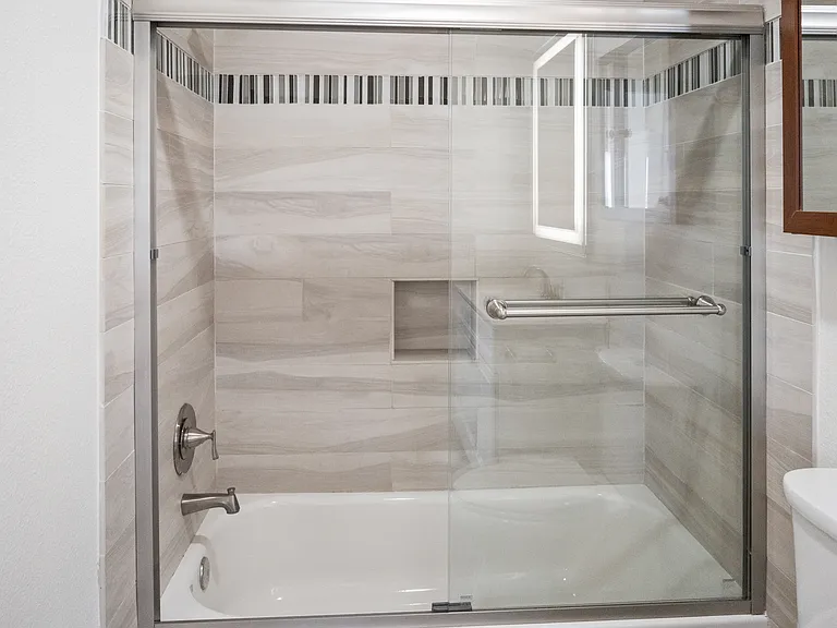 300 Veterans Dr #C — Photo 10