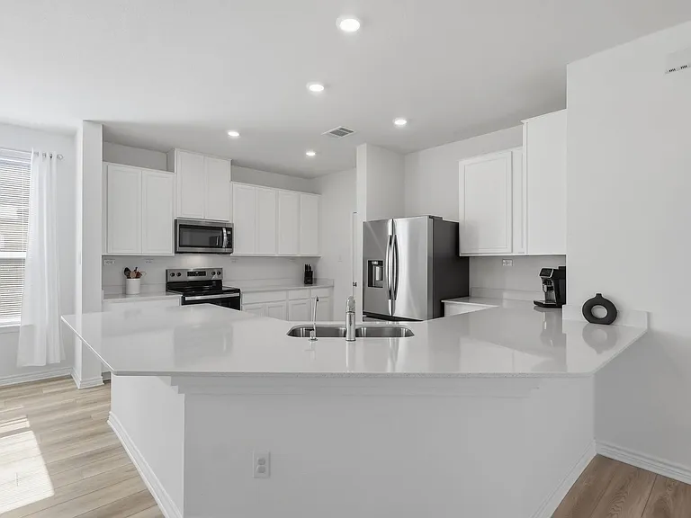 15415 Oceanus Dr — Photo 7