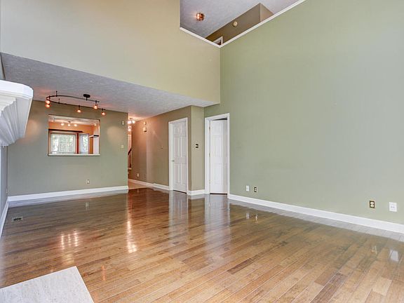 3rd image of 8837 Ashton Ct