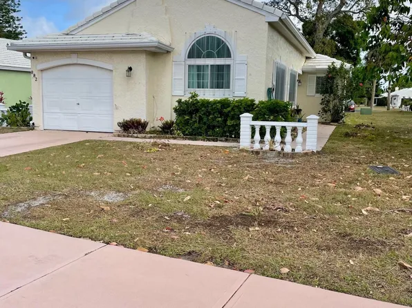 882 Wateroak Dr NE, Palm Bay, FL 32905