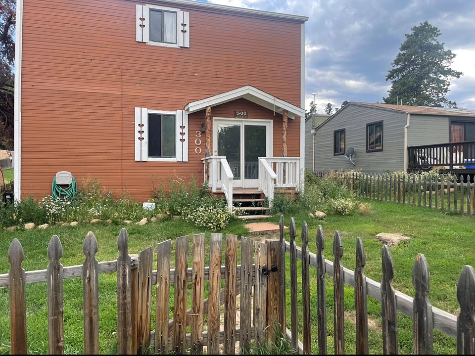 Spacious fenced in yard