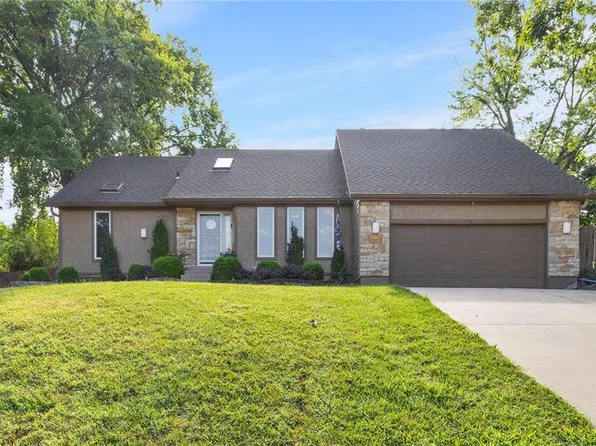 6907 Hallet Dr, Shawnee, KS 66216