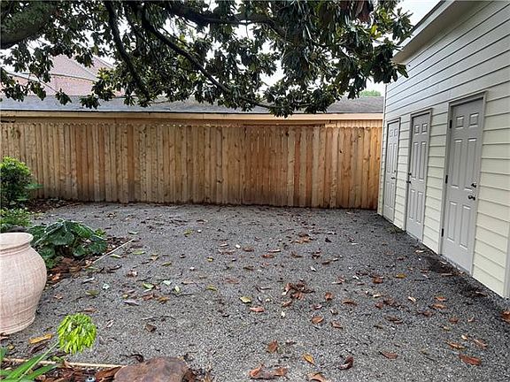 4th image of 914 Dante St #102