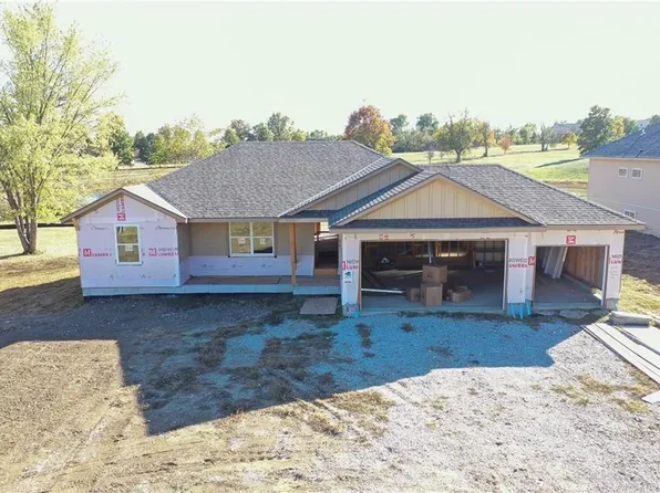 1518 Country Club Dr, Pleasant Hill, MO 64080