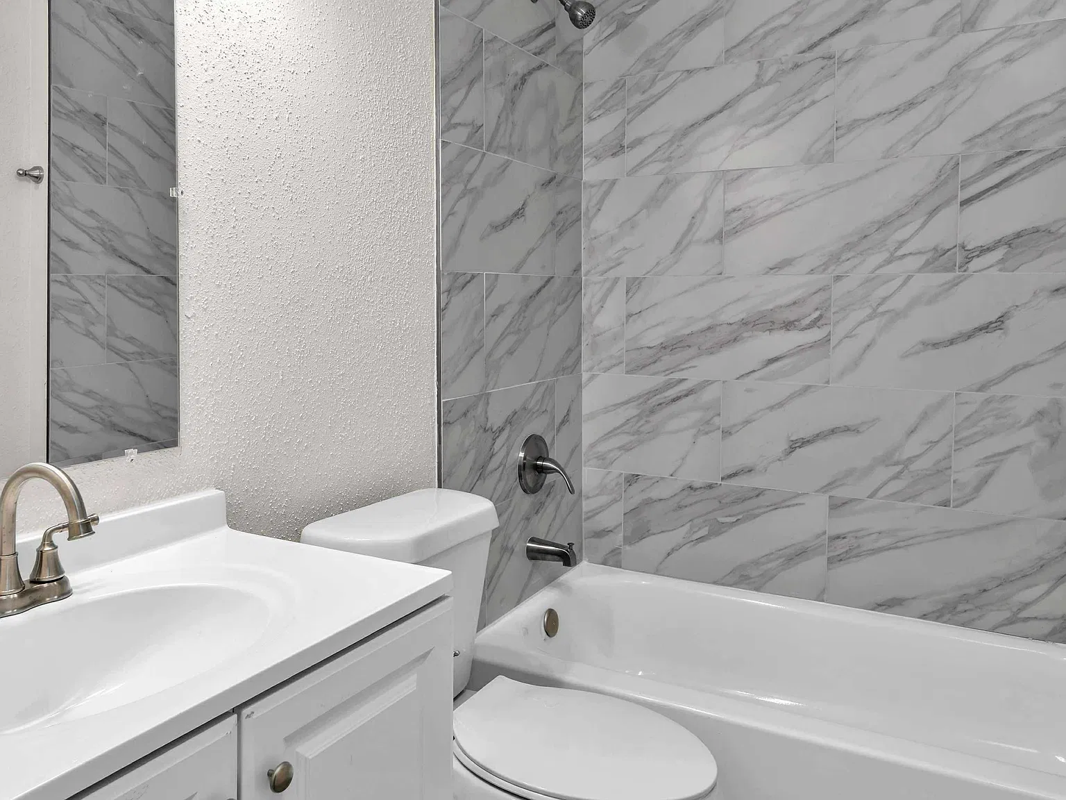 3 bed, 864 sqft, $1,450 — Photo 3