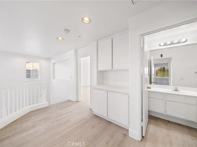 6766 Royal Crest Ct — Photo 38