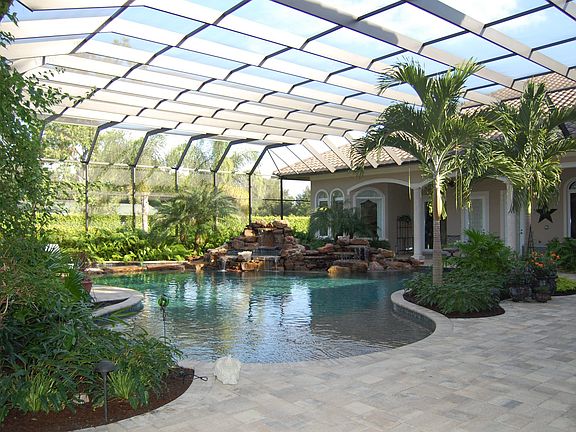 Luxurious Resort-Style Pool