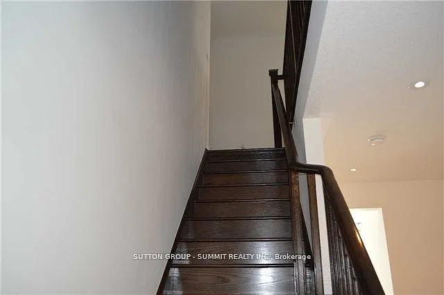 36 Denali Cres — Photo 11