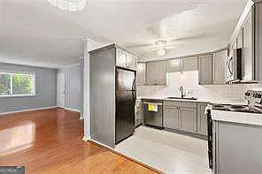 1822 N Rock Spgs NE #7 — Photo 4