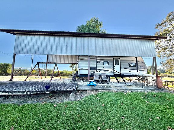 2nd image of 2233 Parhams Rd
