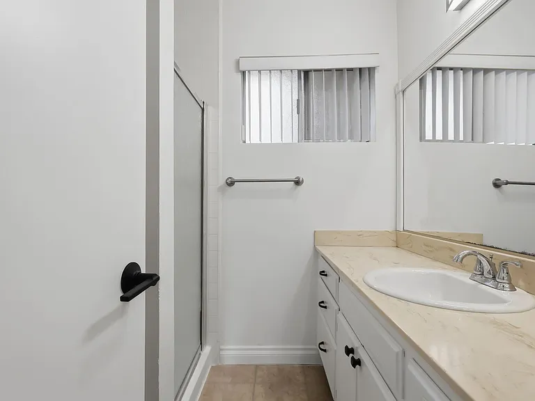 124 N Clark Dr #107 — Photo 27