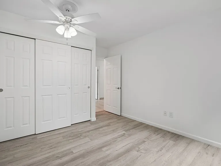 Images Columbia Apartments — Photo 17