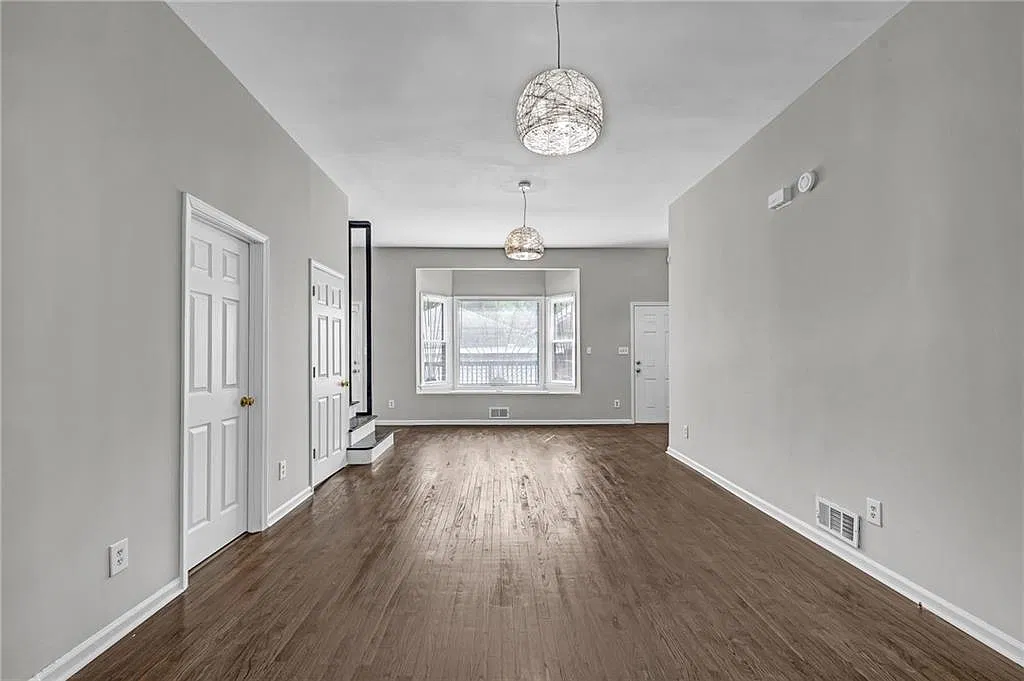 3 bed, 3.0 bath, 1840 sqft, $2,600 — Photo 2