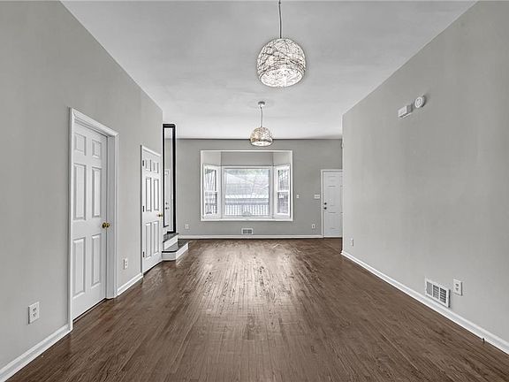 2nd image of 660 Queen St SW Unit B