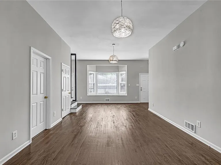 660 Queen St SW #A — Photo 21