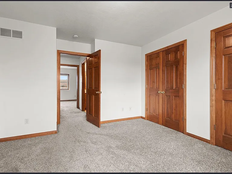 573 S 9th St — Photo 24