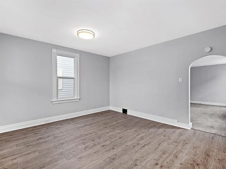 105 Broadway St — Photo 24
