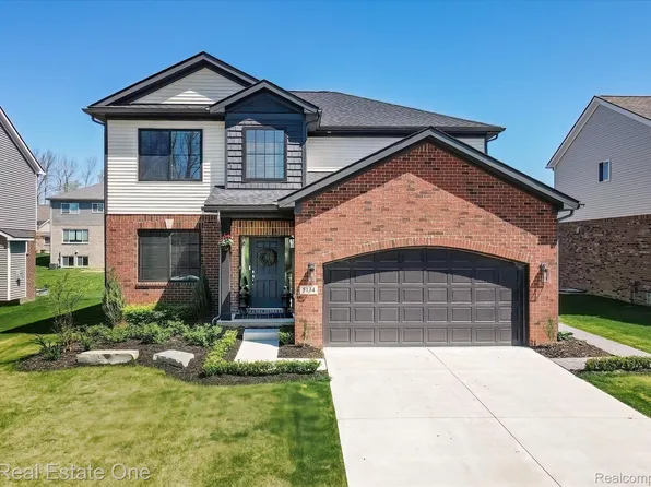5134 Muirfield Ln, Clarkston, MI 48348