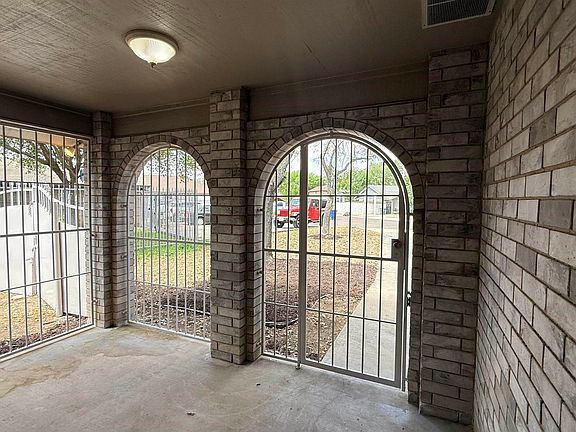 4th image of 8635 Oakridge Loop