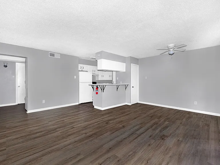 Carolyn Court Apartments — Photo 4