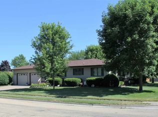 1534 2nd Ave, Camanche, IA 52730