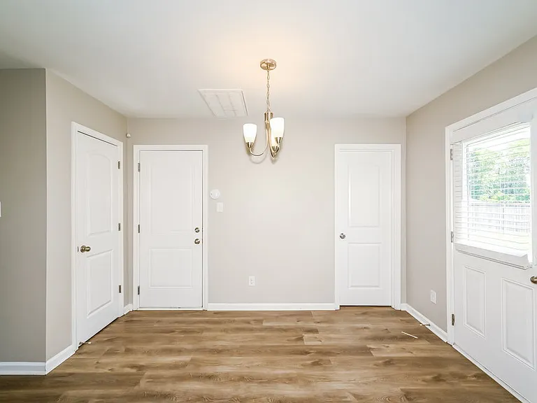 3735 Burdette Way — Photo 7
