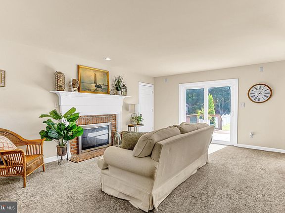 5th image of 6055 Gloucester Ct
