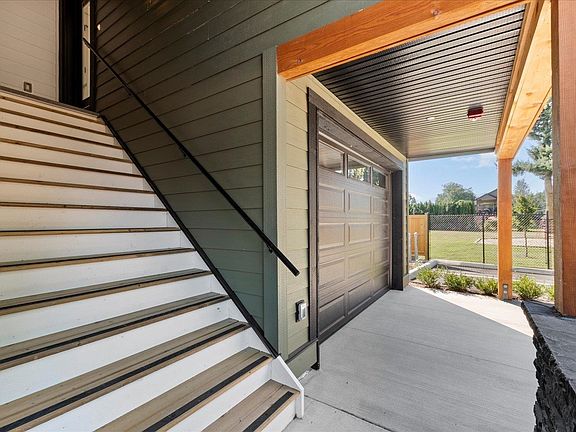 4th image of 46106 Riverside Dr #8