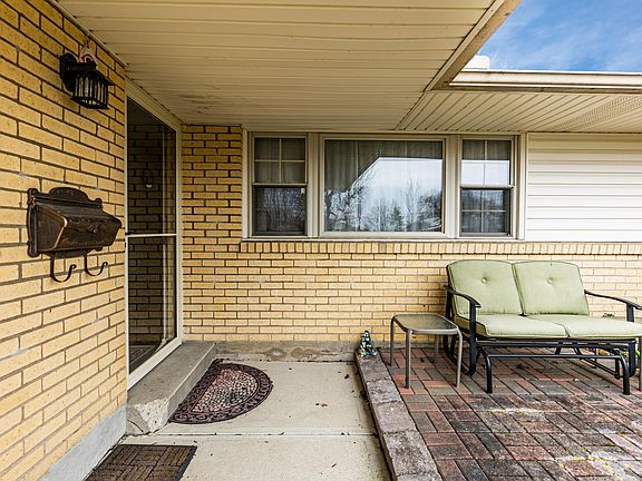 5th image of 1702 Dean Ct