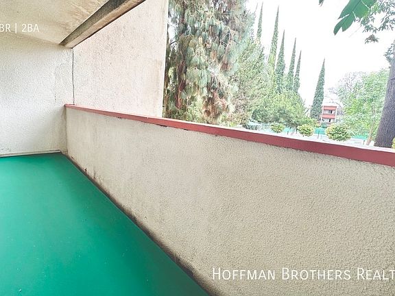 4th image of 18442 Hatteras St #301