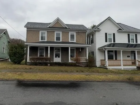 305 E Chestnut St, Covington, VA 24426