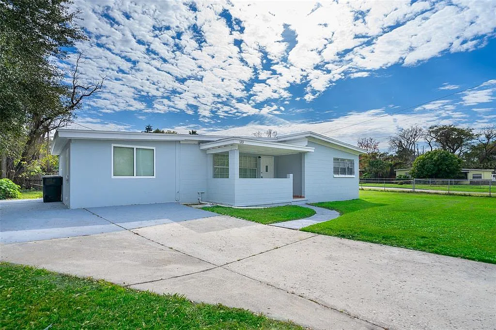 4 bed, 2.0 bath, 1163 sqft, $2,249 — Photo 1