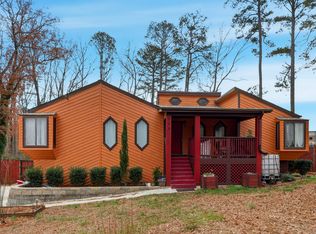 599 Springwood Dr, Lilburn, GA 30047