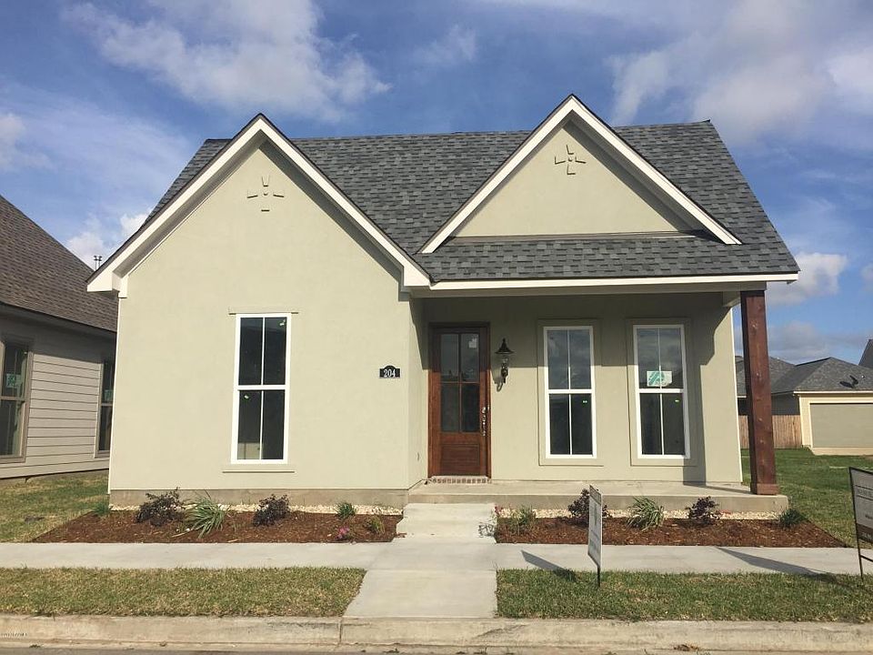 1st image of 204 Fallen Oak Ln