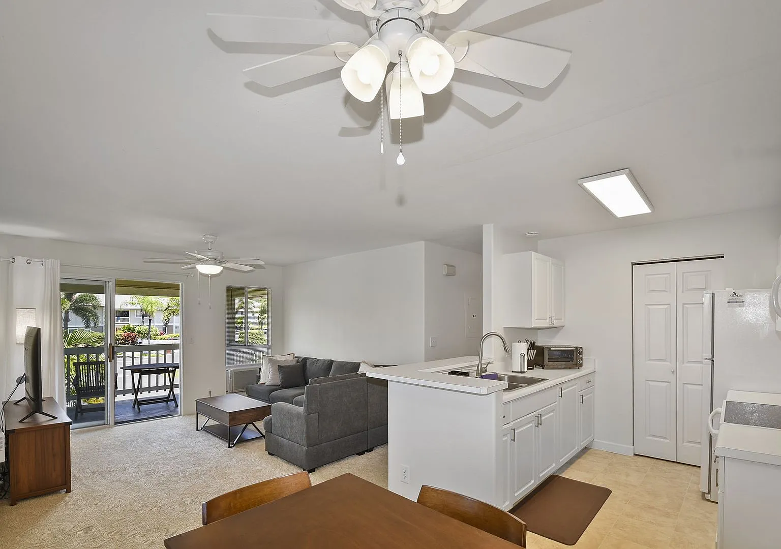 Newly Renovated 2-Bed/2-Bath Condo in Alii Lani — Photo 2
