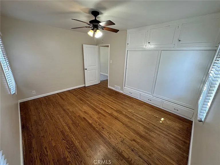 210 S Bush St — Photo 35