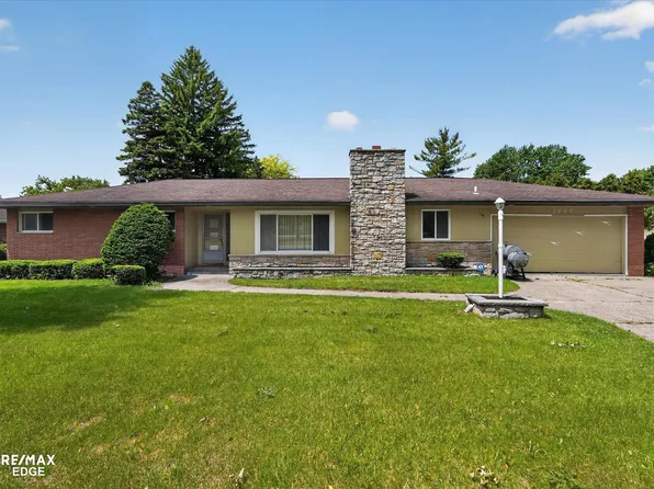 2809 S Outer Dr, Saginaw, MI 48601