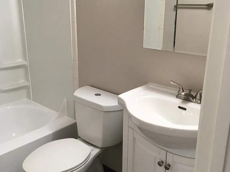 Stoney Creek Apartments — Photo 38