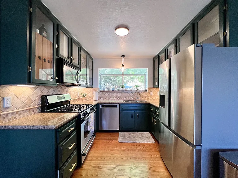 542 E Spring St — Photo 14