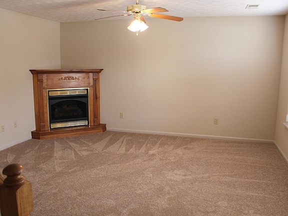 3rd image of 118 Blaze Dr