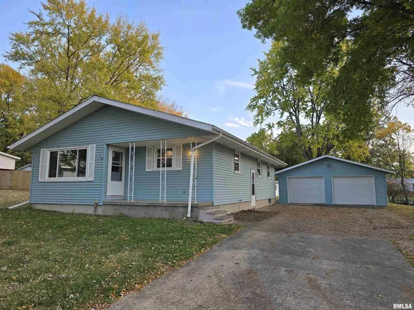 936 E Kinzie St, Riverton, IL 62561