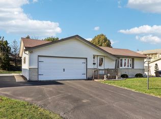 W174N9445 Devon Wood Rd, Menomonee Falls, WI 53051