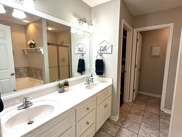 877 Tyler Woods Dr — Photo 14