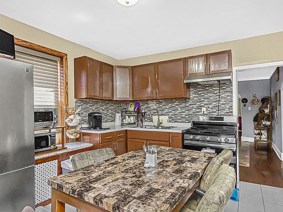 5th image of 2233 Elmwood Ave